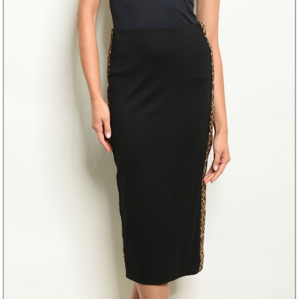  BLACK LEOPARD PRINT SKIRT